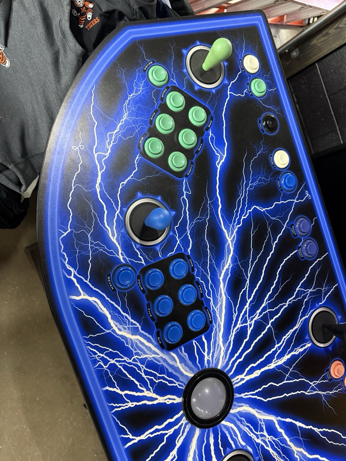 4 Player Multicade Pedestal Arcade – Trackball & Wired Light Guns