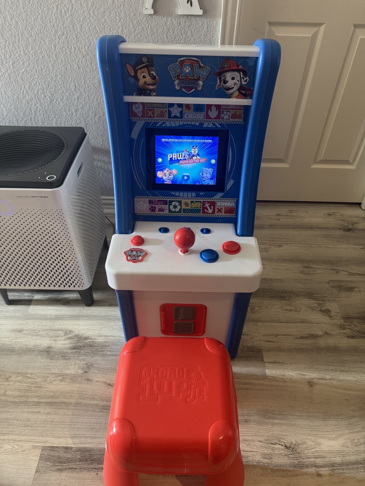Paw Patrol 1up Arcade Game with stool