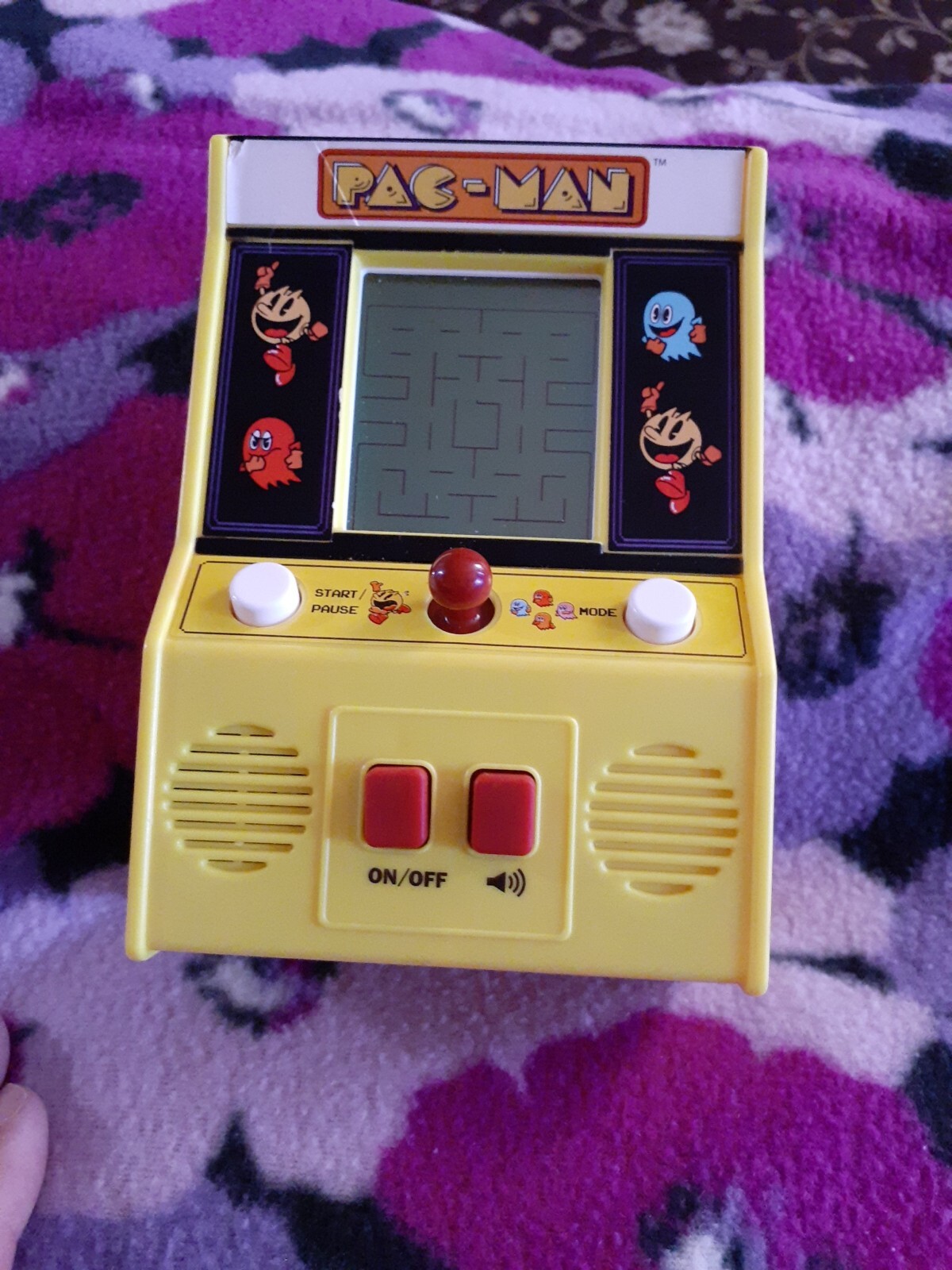 Pac-man Retro Mini Arcade Handheld Game Classic batteries included works