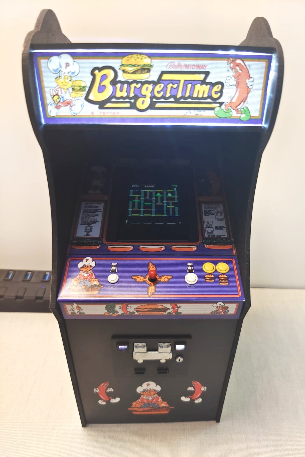 Burger Time 1/6 scale mini working arcade cabinet (Playscale, New Wave Toys).