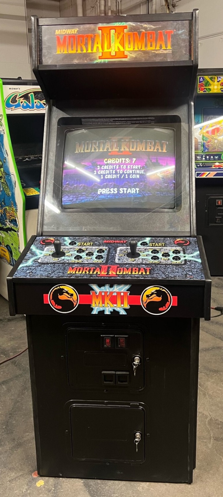 MORTAL KOMBAT II ARCADE MACHINE by MIDWAY 1993 (Excellent Condition)