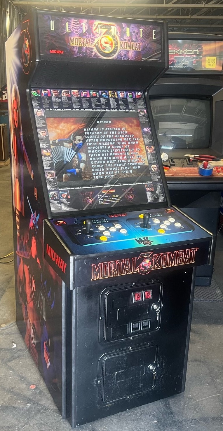 ULTIMATE MORTAL KOMBAT 3 ARCADE MACHINE by MIDWAY 1995 (Excellent Condition)