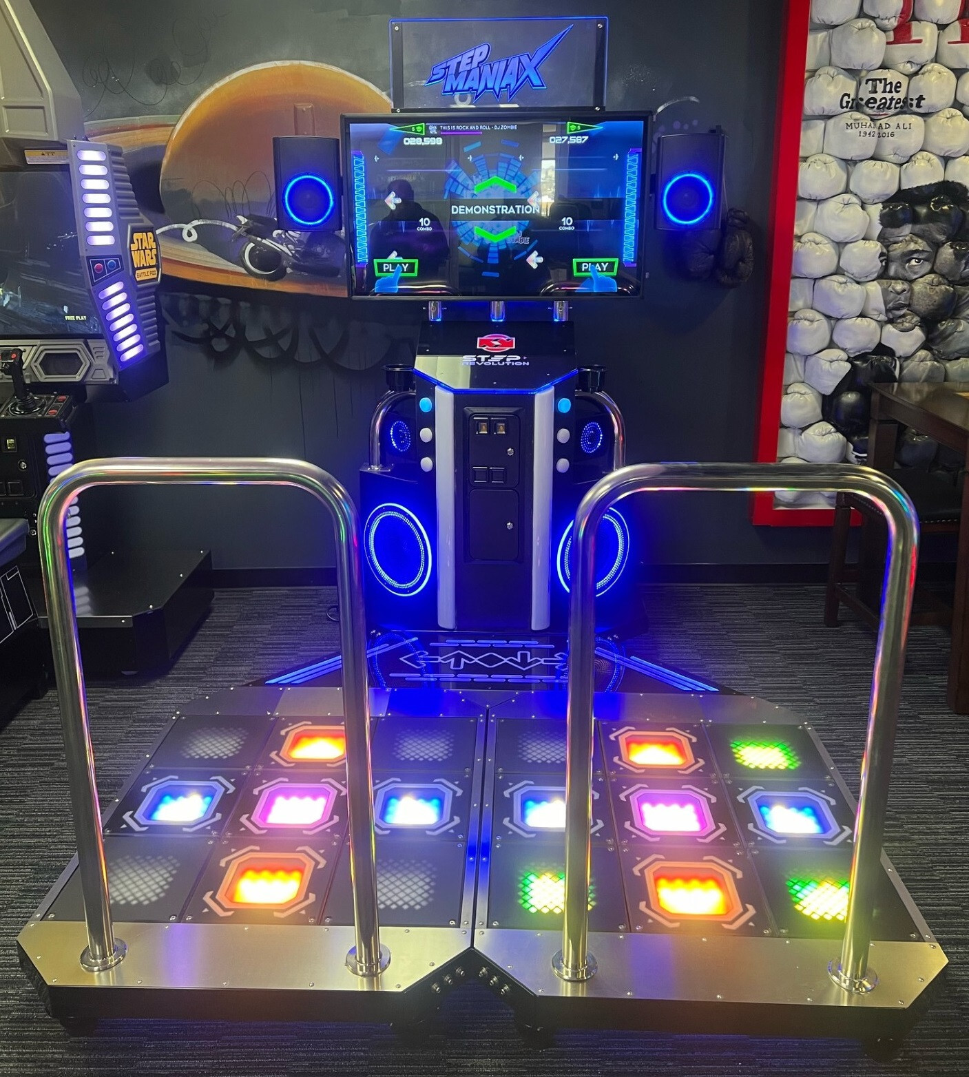 STEP MANIA ARCADE DANCE MACHINE by STEP REVOLUTION DDR (Excellent) *RARE*