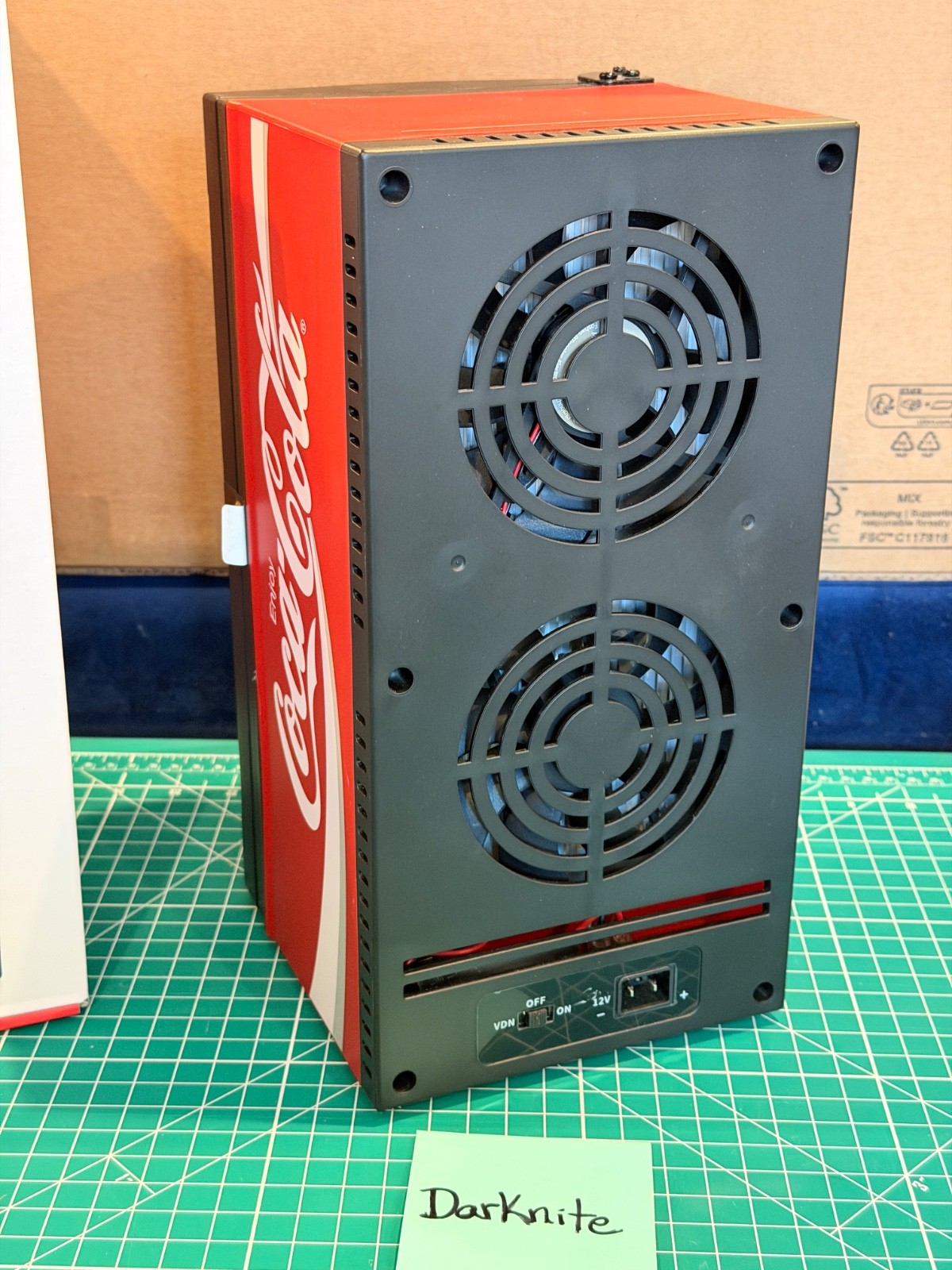 New Wave Toys Coca-Cola Coke Classic Replica Vending Machine 1/6 Scale