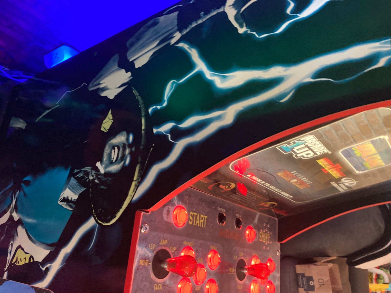 Local pickup only! Mortal Kombat 2 with light up buttons call (520) 390-7768