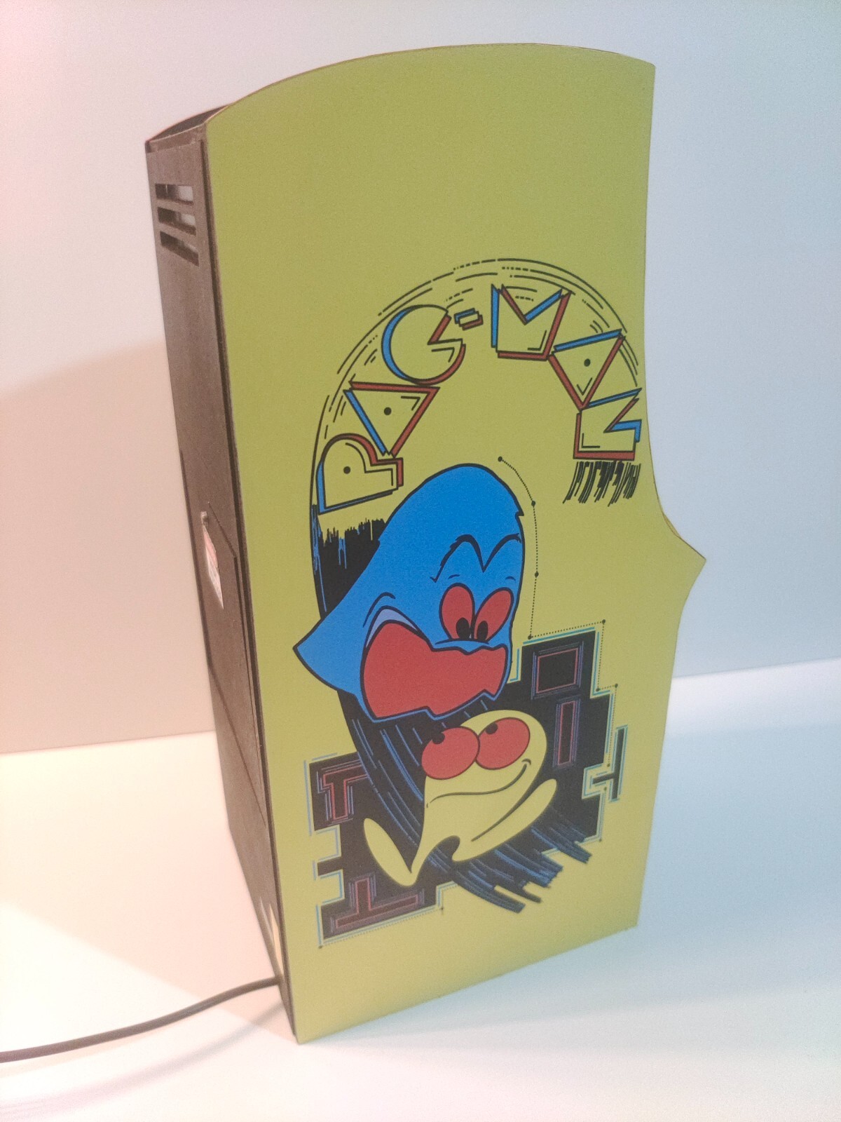 Pac Man 1/6 scale mini working arcade cabinet (Playscale, New Wave Toys).