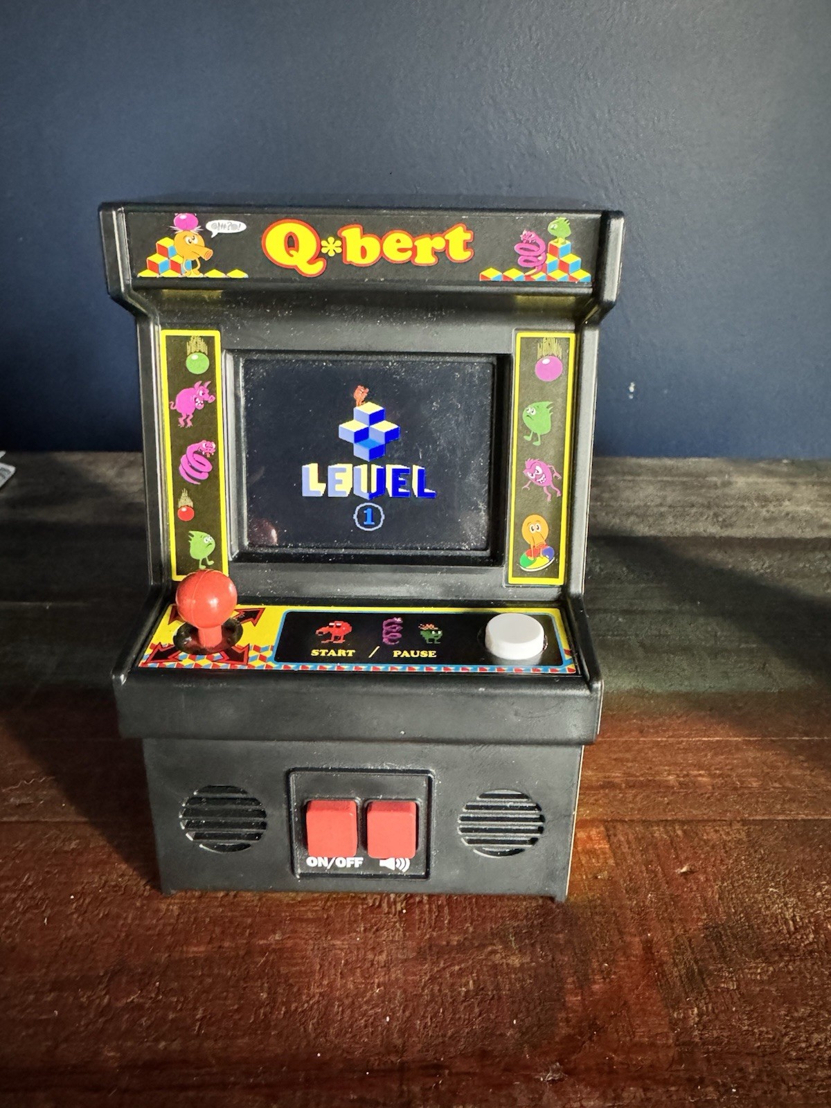 *WORKS* Basic Fun Arcade Classics Q*bert Mini Arcade Cabinet Handheld Game (9)