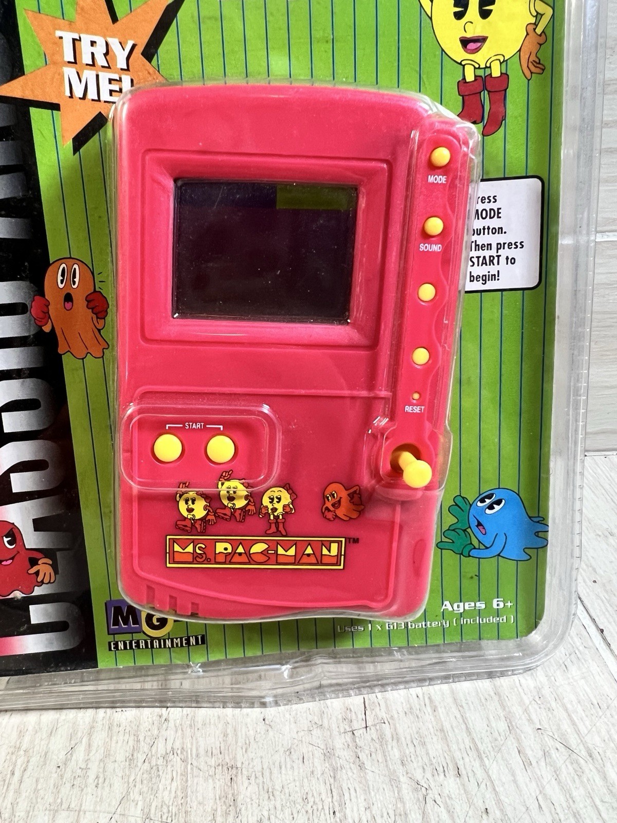 Classic Arcade Collection- Ms Pac-Man Retro Mini Arcade Handheld Game NOS 1997