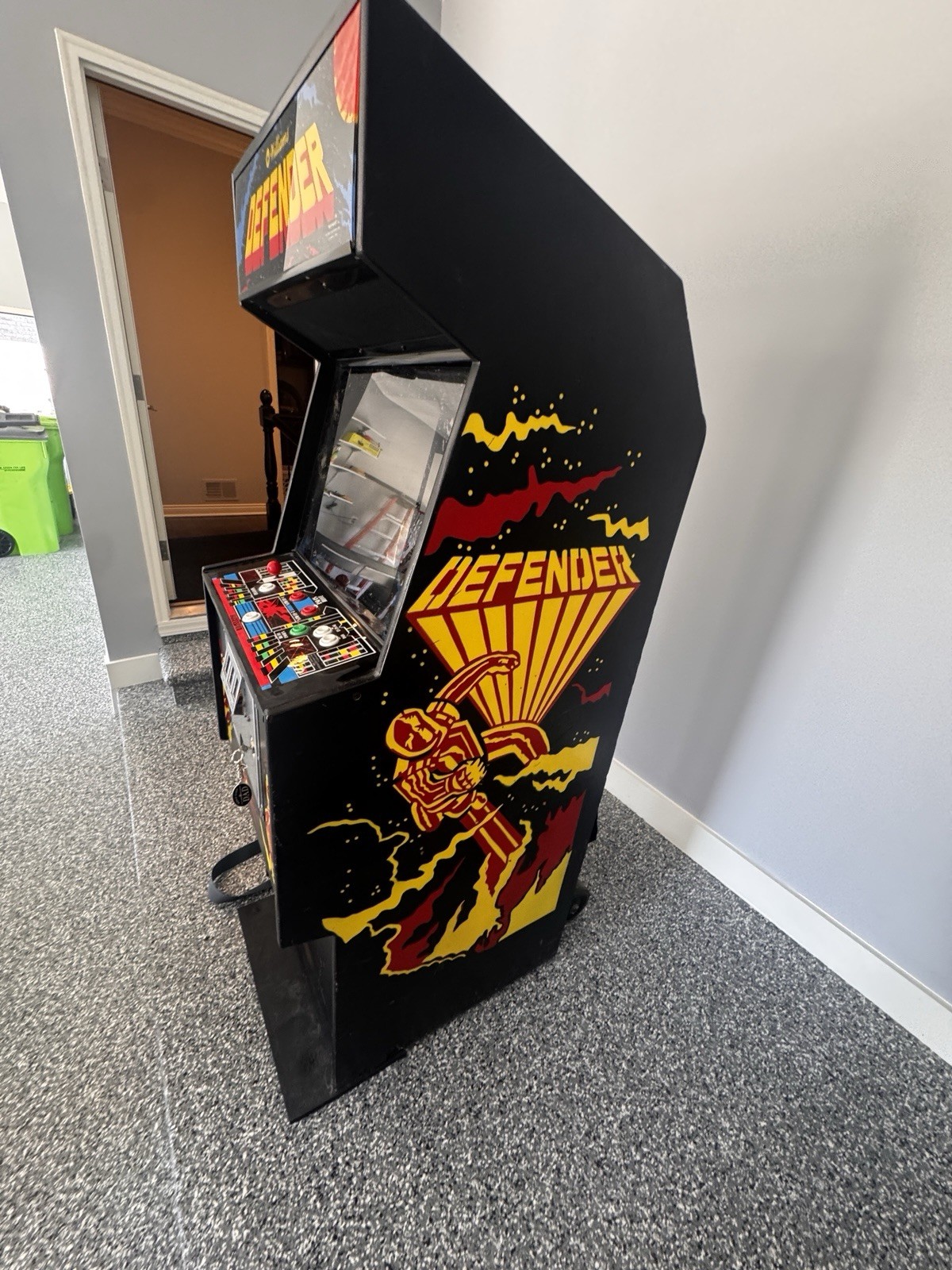 DEFENDER 1980 Original Video Arcade Game Gr1