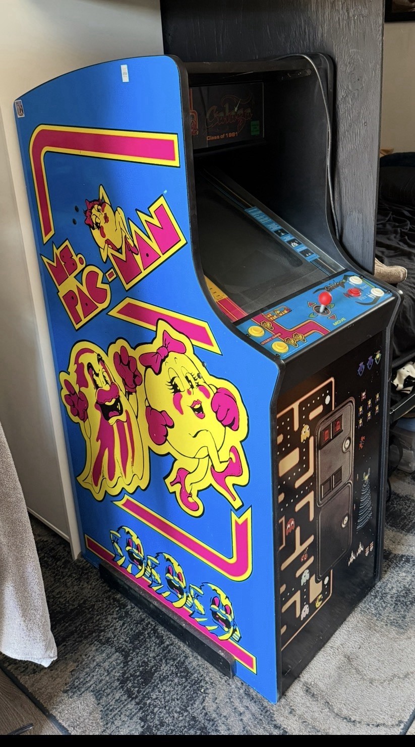 arcade machine ms pac man and galaga