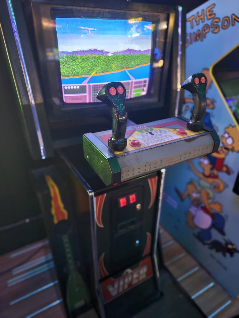 VIPER ARCADE MACHINE by LELAND 1988 (Excellent Condition) *RARE*