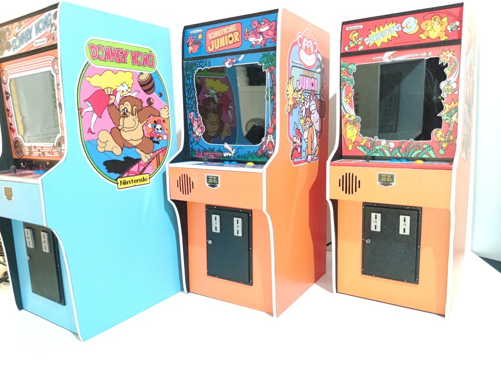 Donkey Kong Jr 1/6 scale mini working arcade cabinet (Playscale, New Wave Toys).