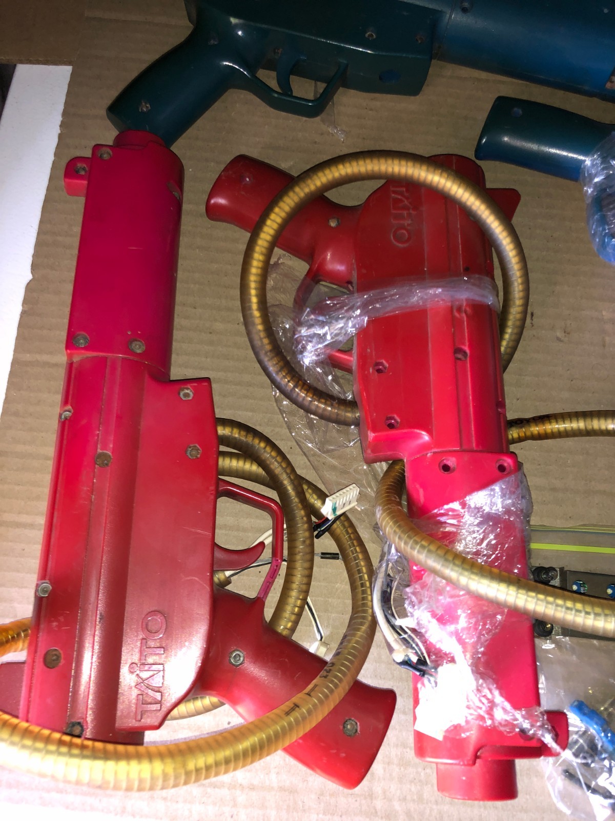 TAITO UNDER FIRE ARCADE GAME GUNS RED AND BLUE WITH PARTS ARCADE