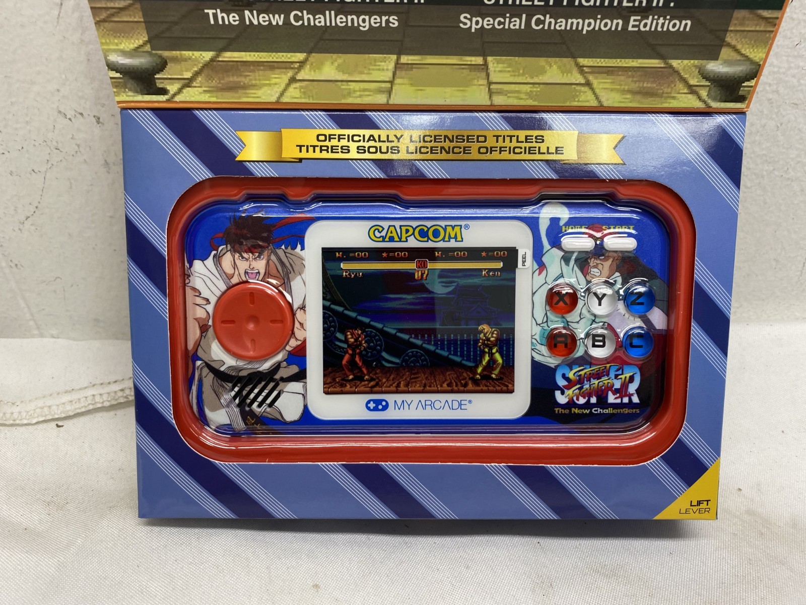 Street Fighter II Pocket Player Pro: Capcom, Retro Gaming, 2 Games in 1