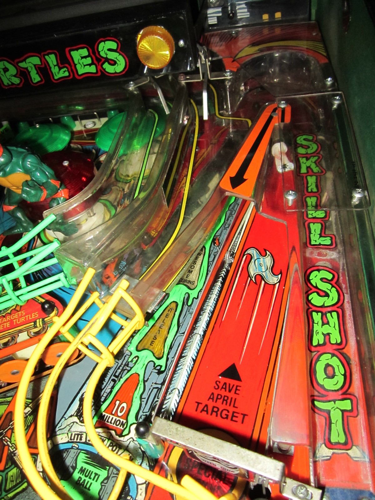 TEENAGE MUTANT NINJA TURTLES PINBALL MACHINE by DATAEAST 1991 (Excellent) *RARE*