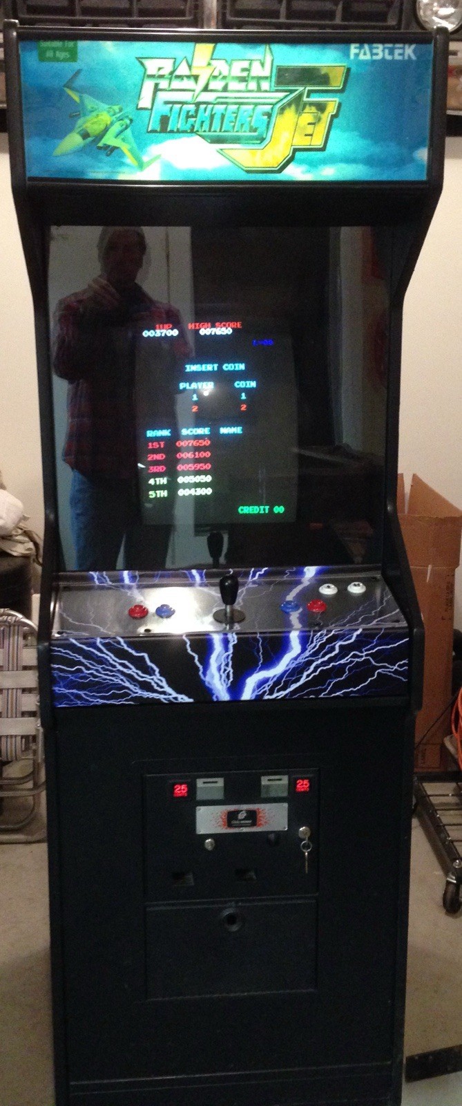 FULL SIZE STAND UP VIDEO ARCADE MACHINE WITH 60 CLASSIC GAMES IN ONE MACHINE