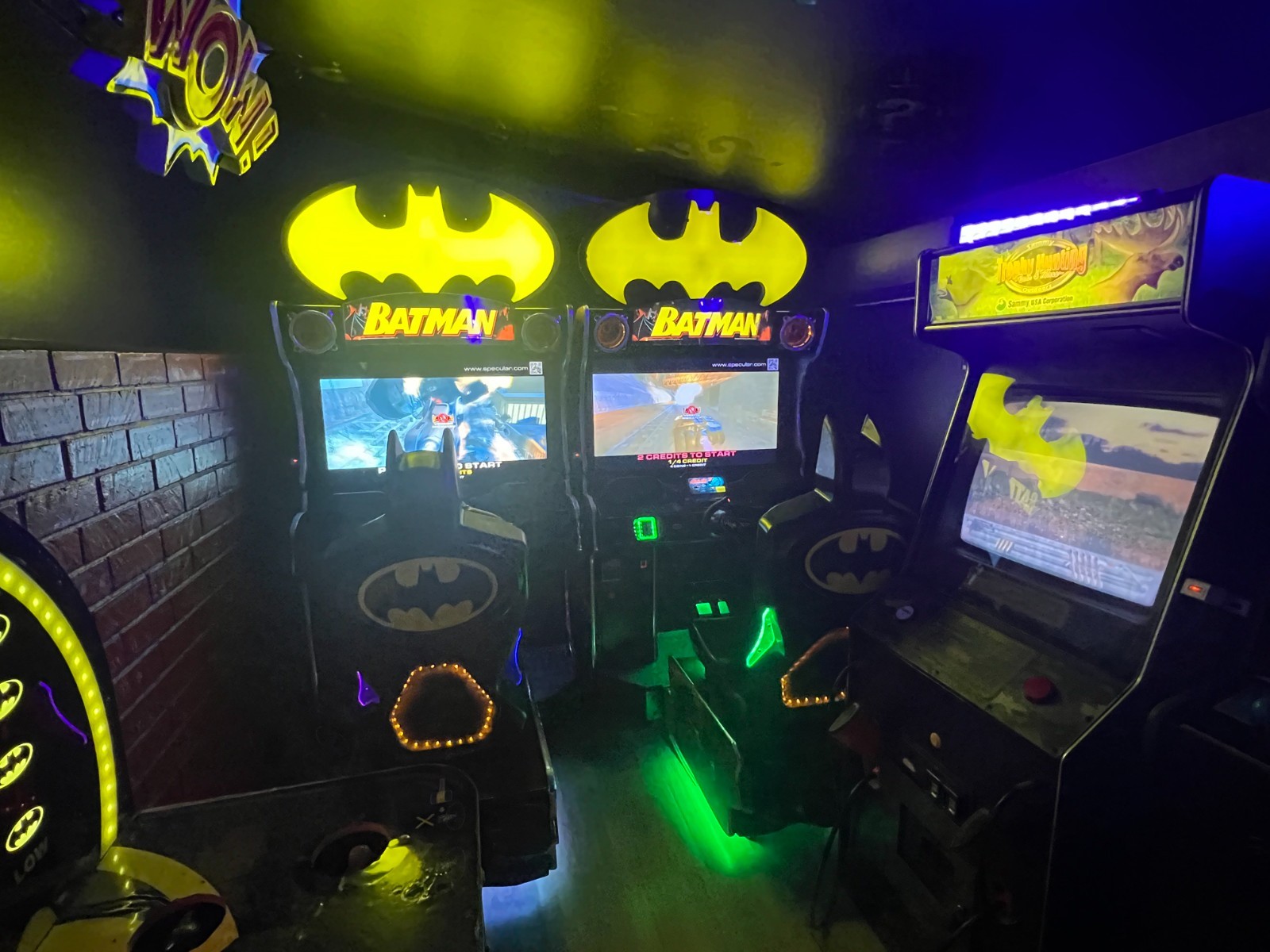 Raw Thrills BATMAN Sit Down Arcade Driving Video Game – 42″ LCD