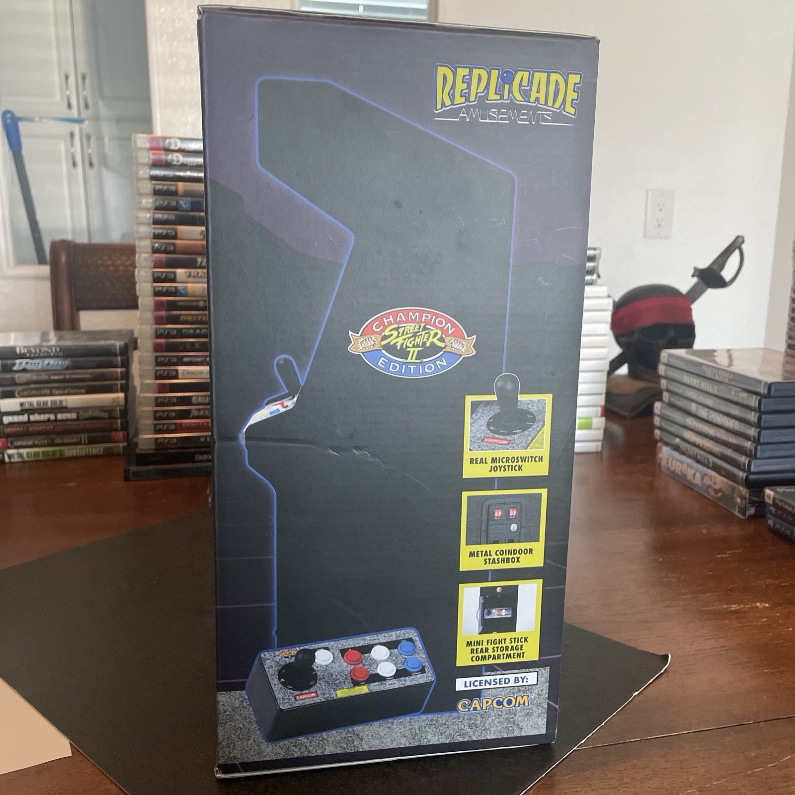 New Wave Toys Street Fighter II Replicade 1/6 Scale Mini Arcade