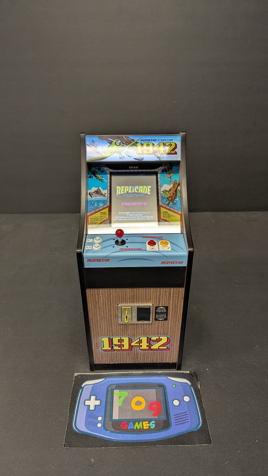 Replicade – 1942 – Mini Arcade Cabinet Black Overhaul New Wave Toys 1/6 Scale