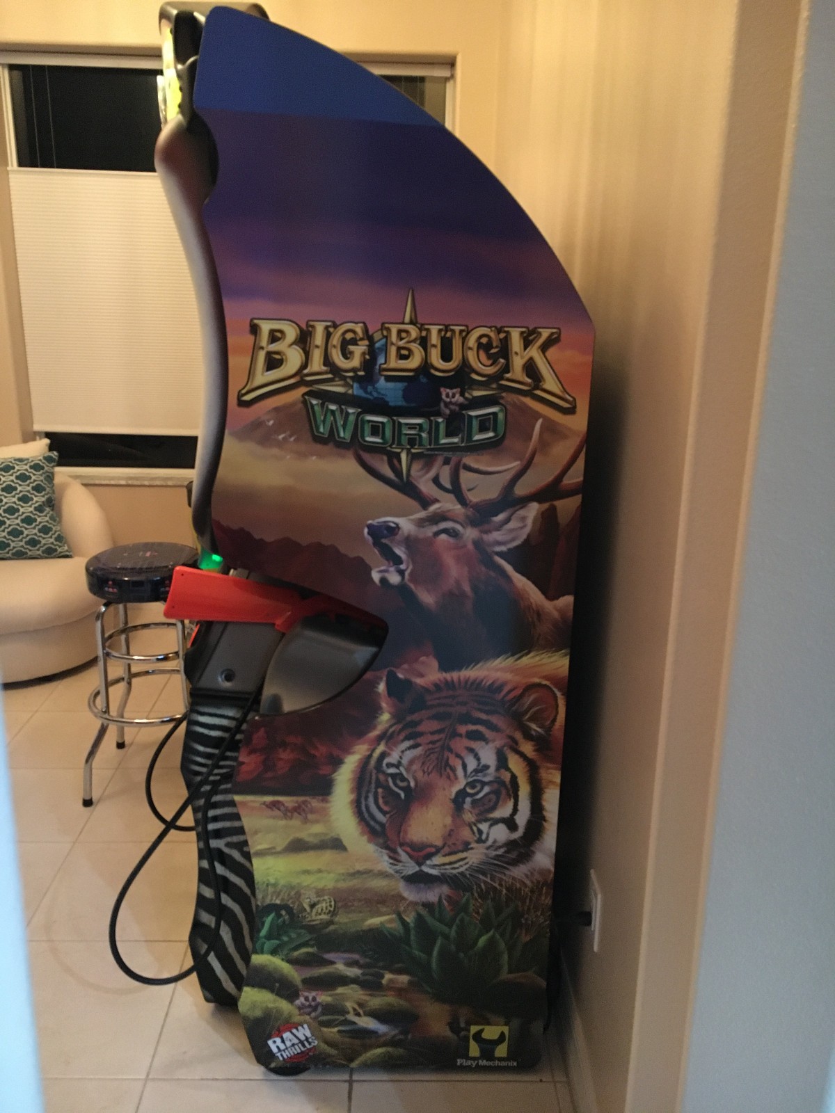BIG BUCK HUNTER WORLD SAFARI FULL SIZE ARCADE GAME – CRT MONITOR WEAK