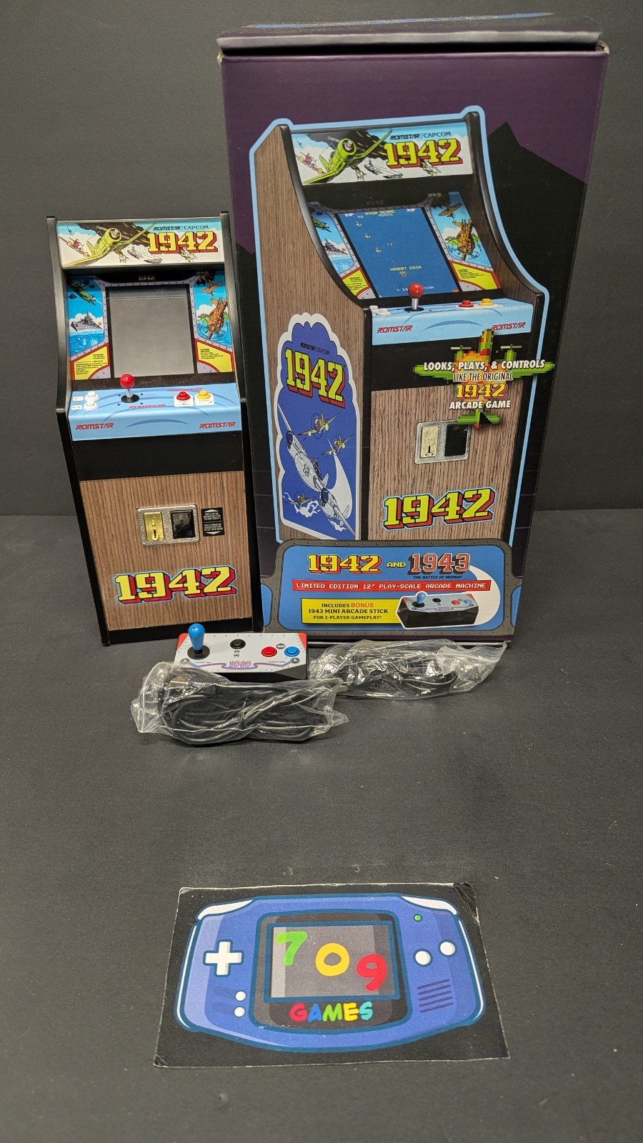 Replicade – 1942 – Mini Arcade Cabinet Black Overhaul New Wave Toys 1/6 Scale