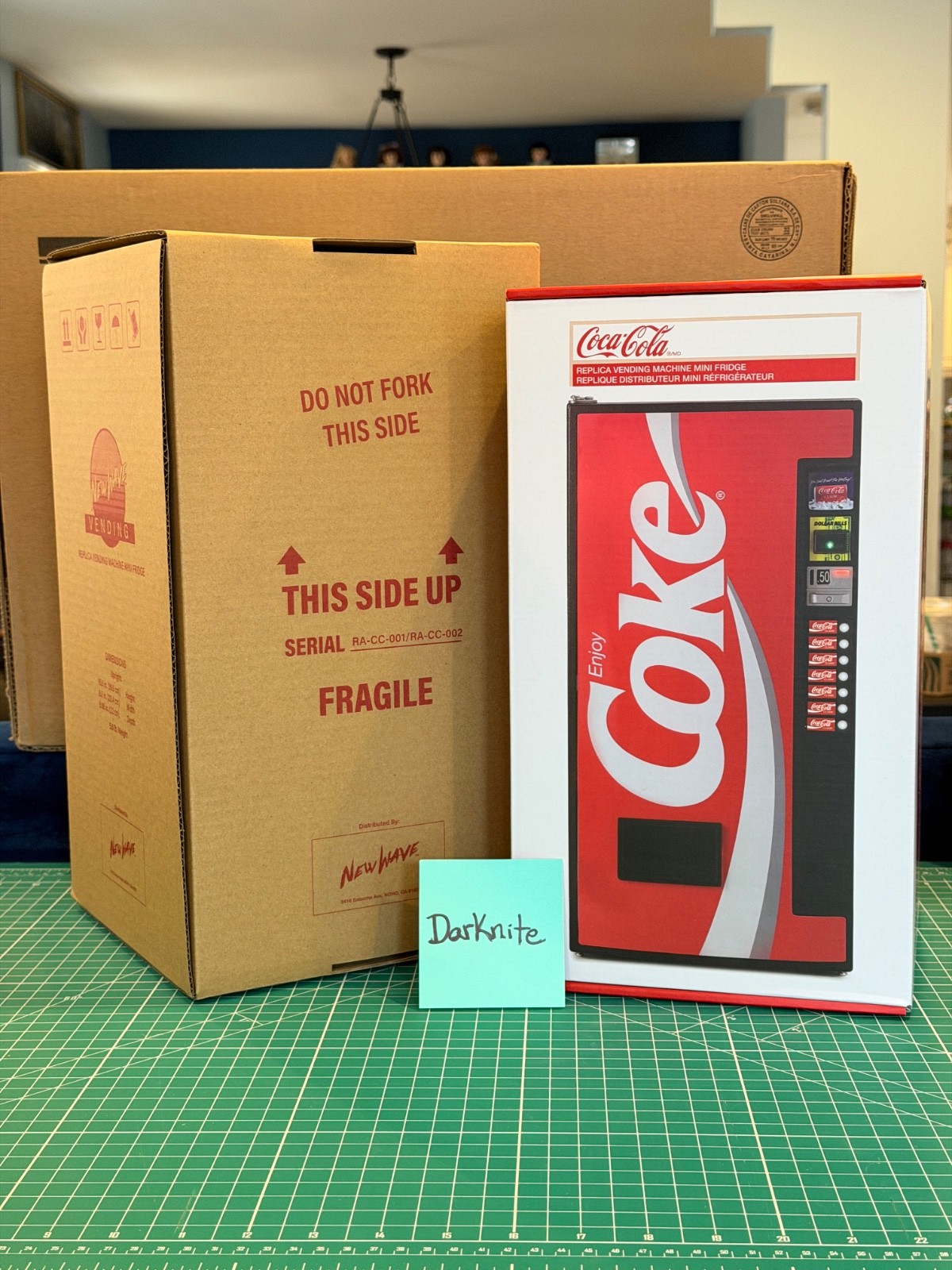 New Wave Toys Coca-Cola Coke Classic Replica Vending Machine 1/6 Scale