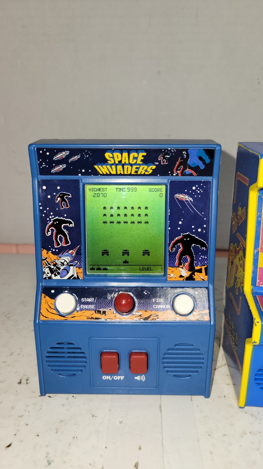 Ms Pacman/space Invaders Arcade Mini Handheld Tabletop Game Electronic Tested