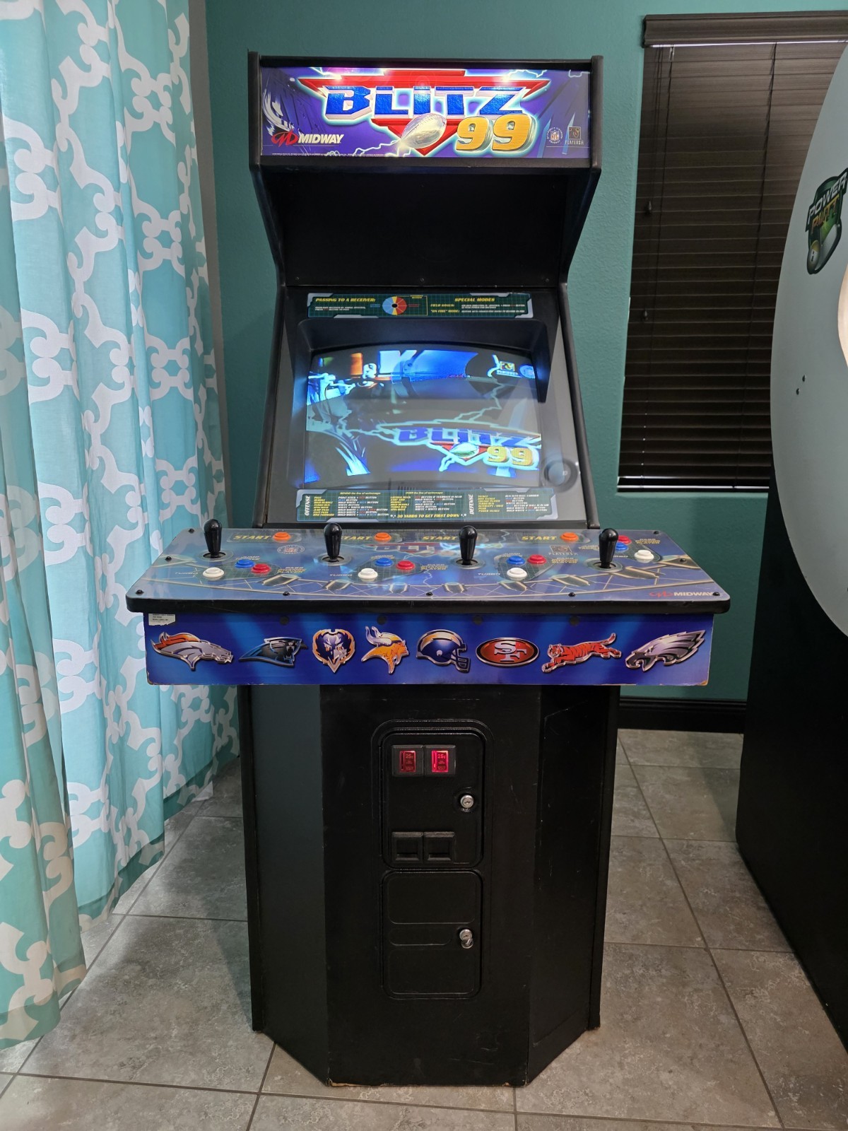 NFL Blitz 99 4 PLAYER ARCADE