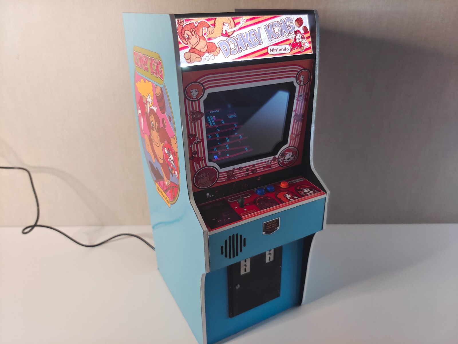Donkey Kong 1/6 scale mini working arcade cabinet (Playscale, New Wave Toys).