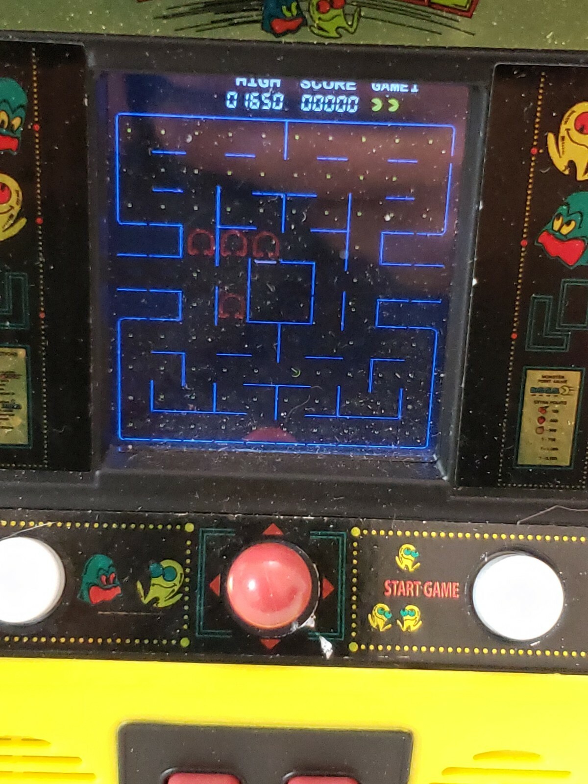 Basic Fun Arcade Classics # 19 Pac-Man 40th Anniversary Mini Arcade Gold Edition