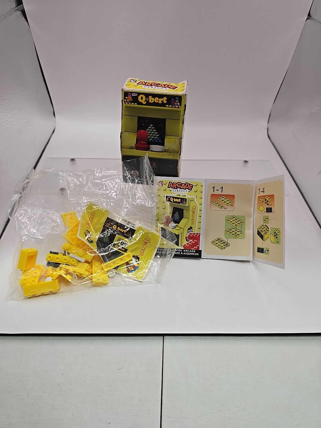 Arcade Classics Buildable Mini Arcade You Build 39 Pieces Q-bert – NIB