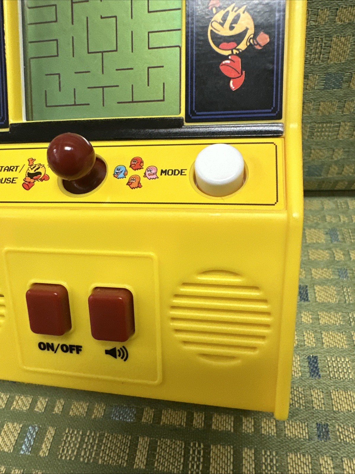 Bandai Namco Pac-man Handheld Mini Arcade Retro Video Game 09521-5 3/4” H Tested