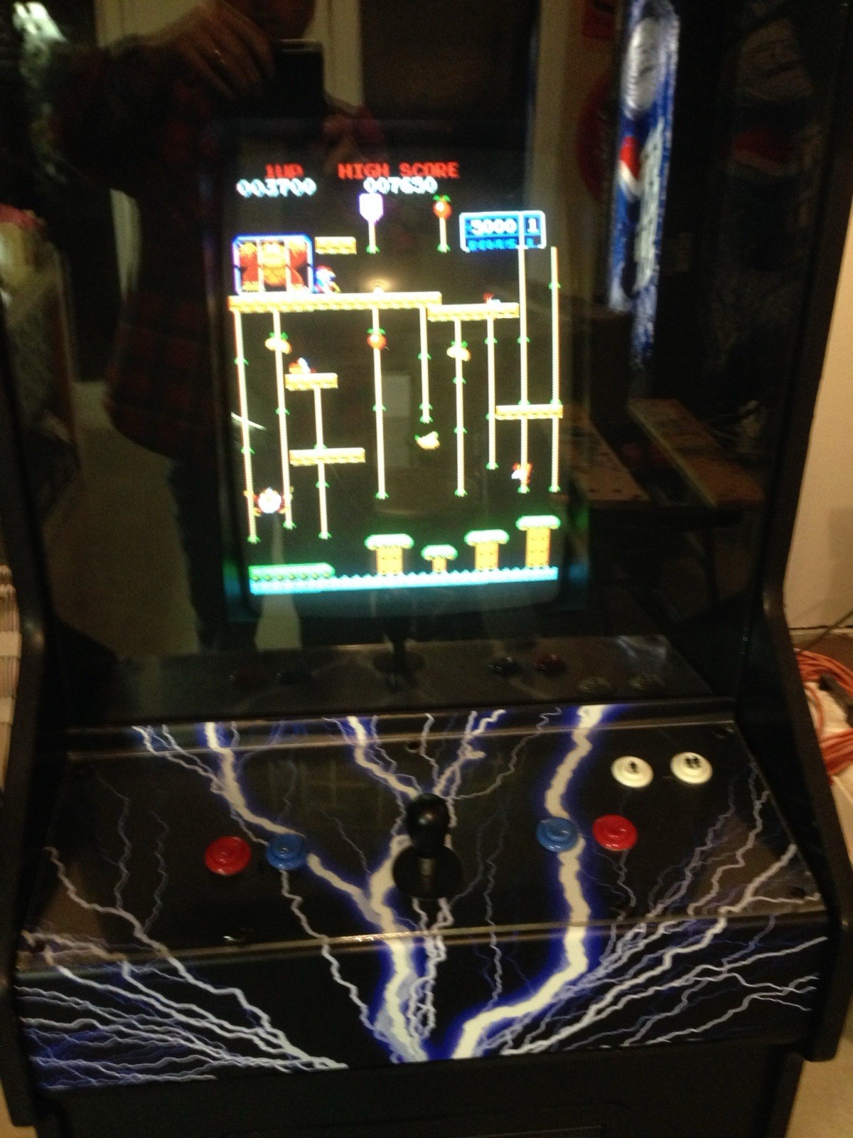 FULL SIZE STAND UP VIDEO ARCADE MACHINE WITH 60 CLASSIC GAMES IN ONE MACHINE