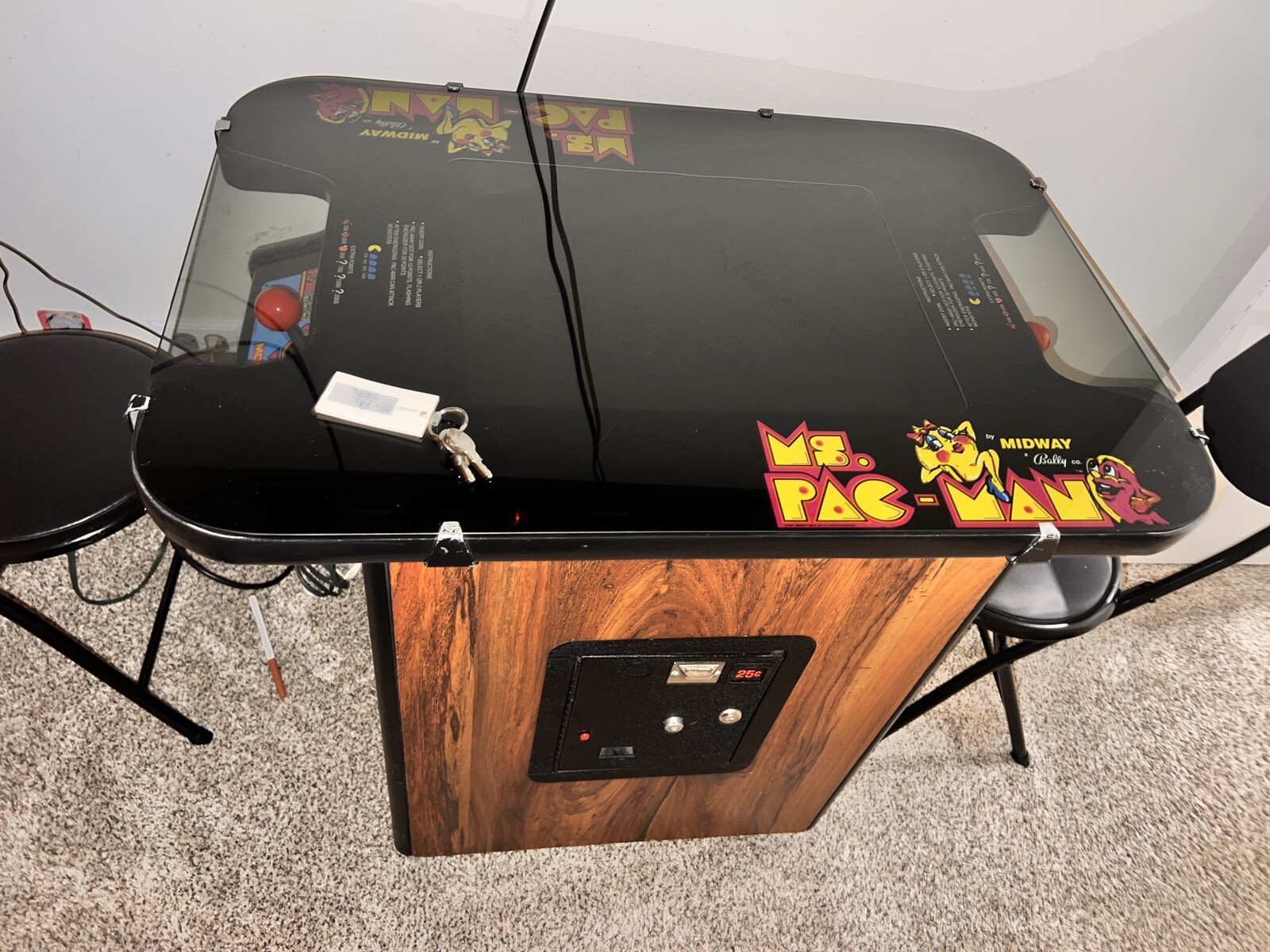 Ms pacman tabletop arcade. Wooden exterior, made by Midway Bally company, ORG.