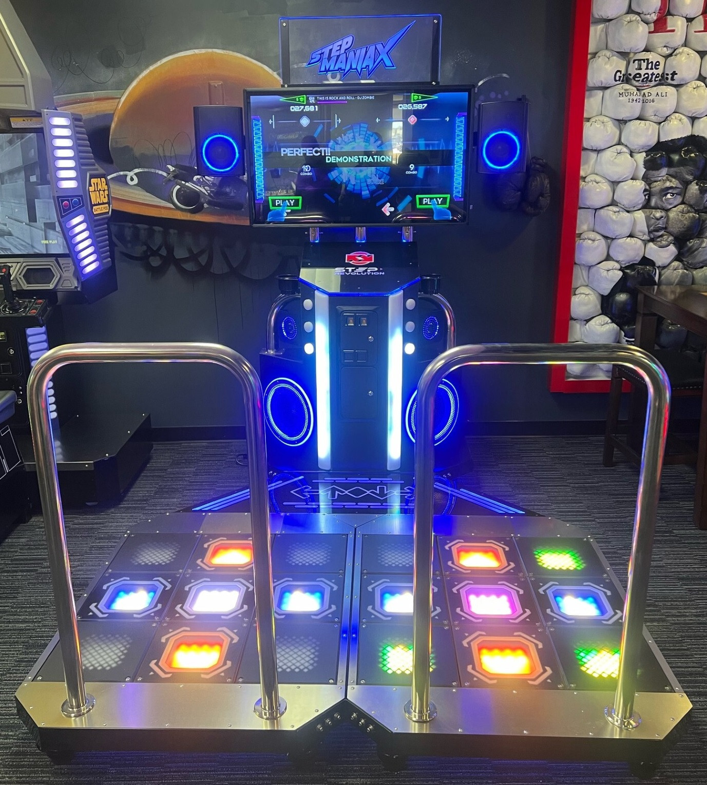 STEP MANIA ARCADE DANCE MACHINE by STEP REVOLUTION DDR (Excellent) *RARE*