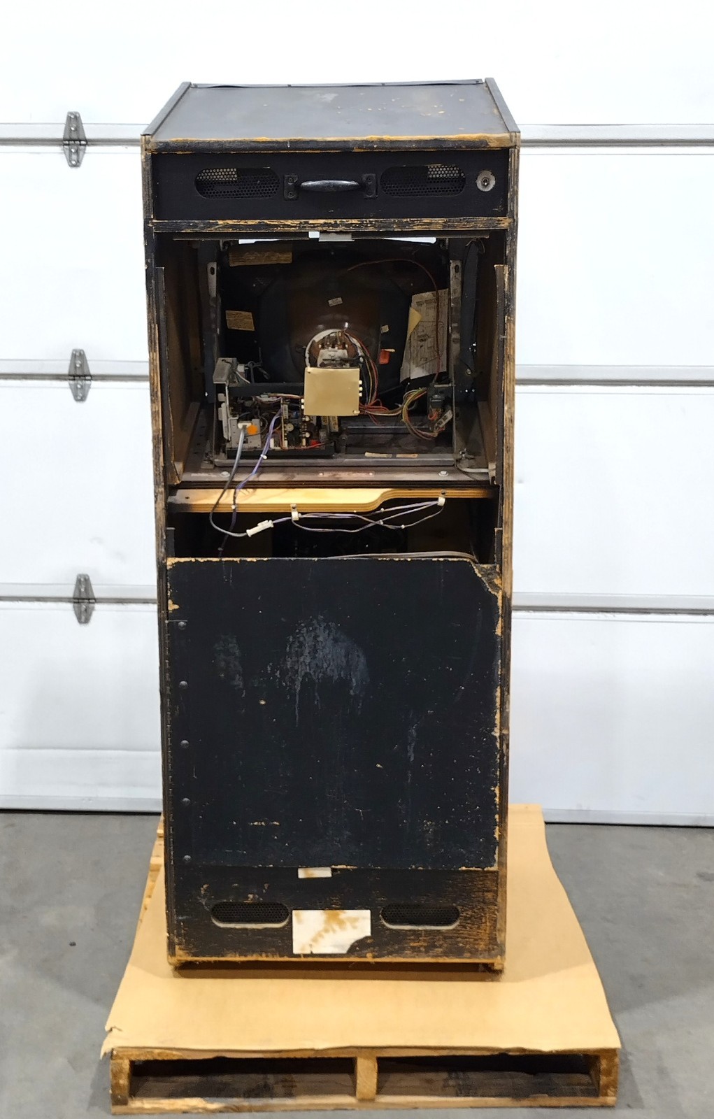 Williams Defender Stargate Vintage Full-sized Arcade Cabinet – No Power