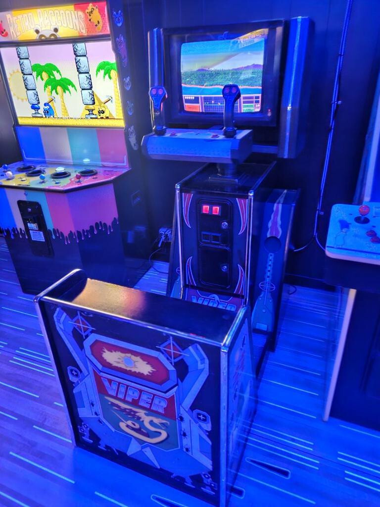 VIPER ARCADE MACHINE by LELAND 1988 (Excellent Condition) *RARE*