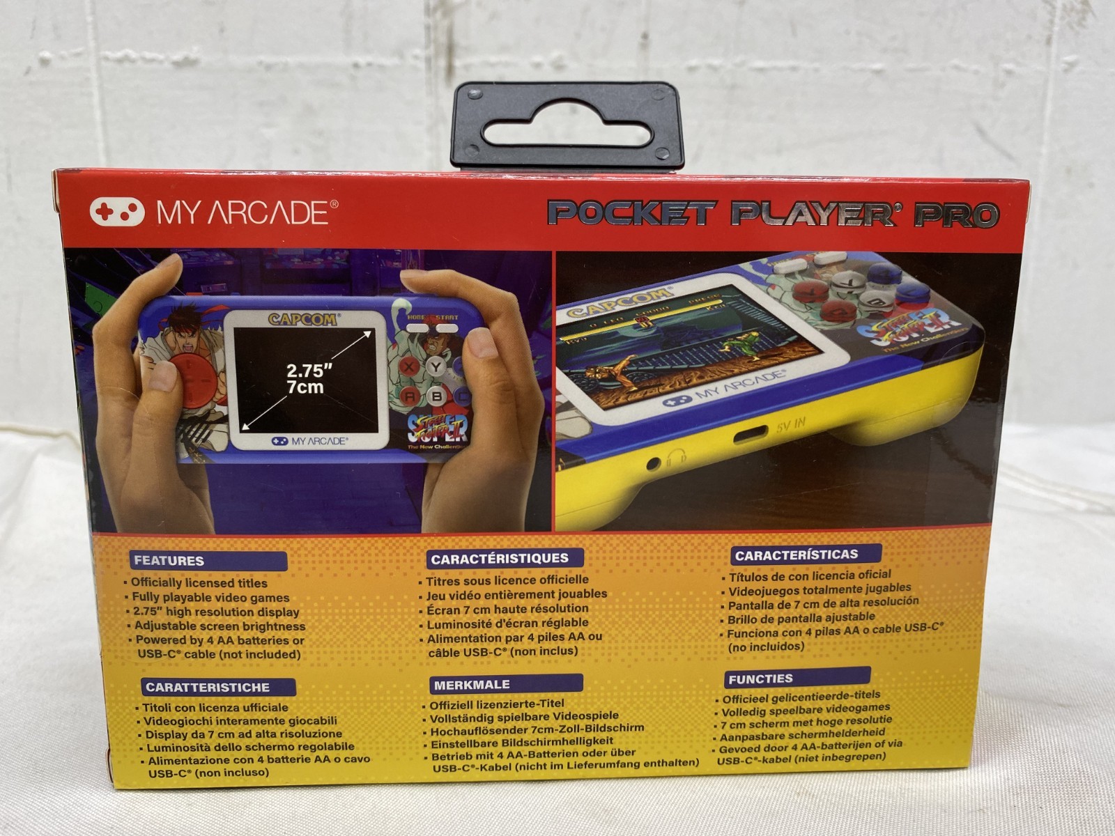 Street Fighter II Pocket Player Pro: Capcom, Retro Gaming, 2 Games in 1