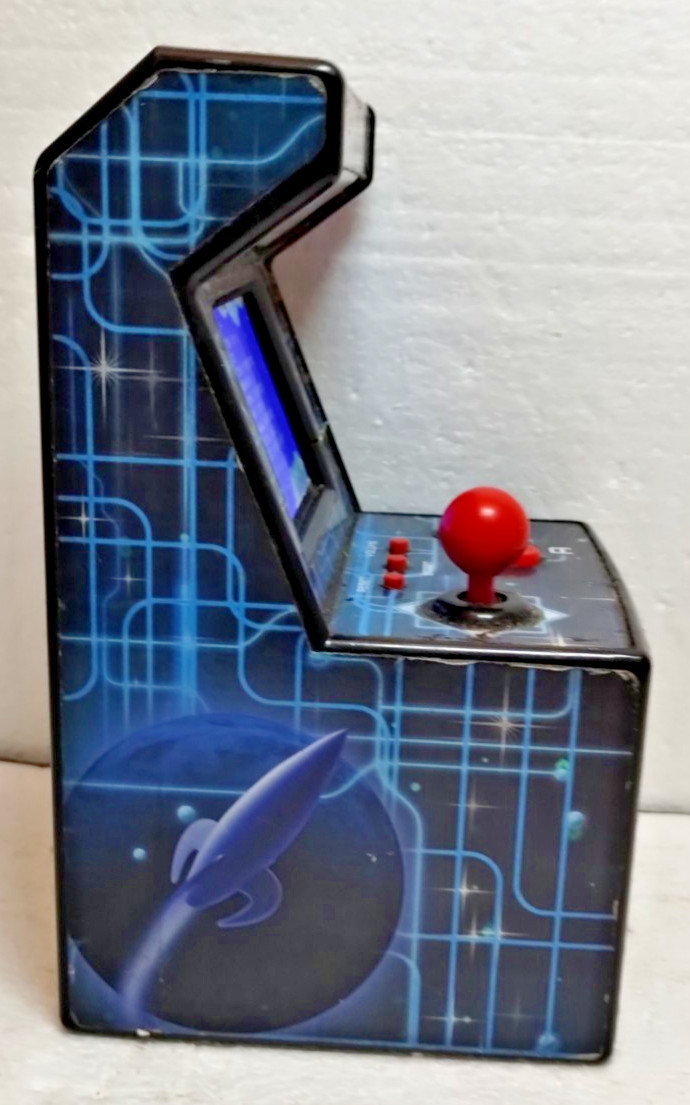 My Arcade – DGUN-2577 Retro Machine: Mini Video Game Arcade Cabinet – 200 Games