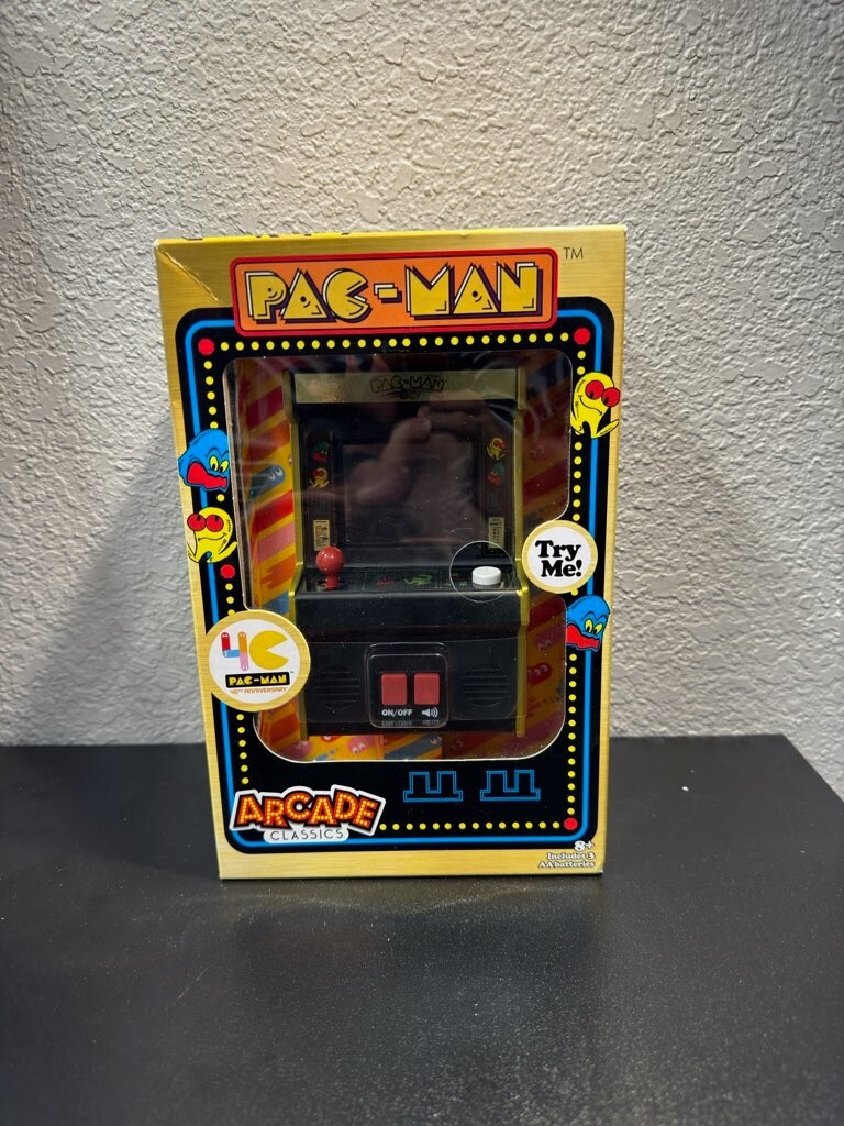 Pac-Man 40th Anniversary Mini Arcade Classics Machine – Gold.