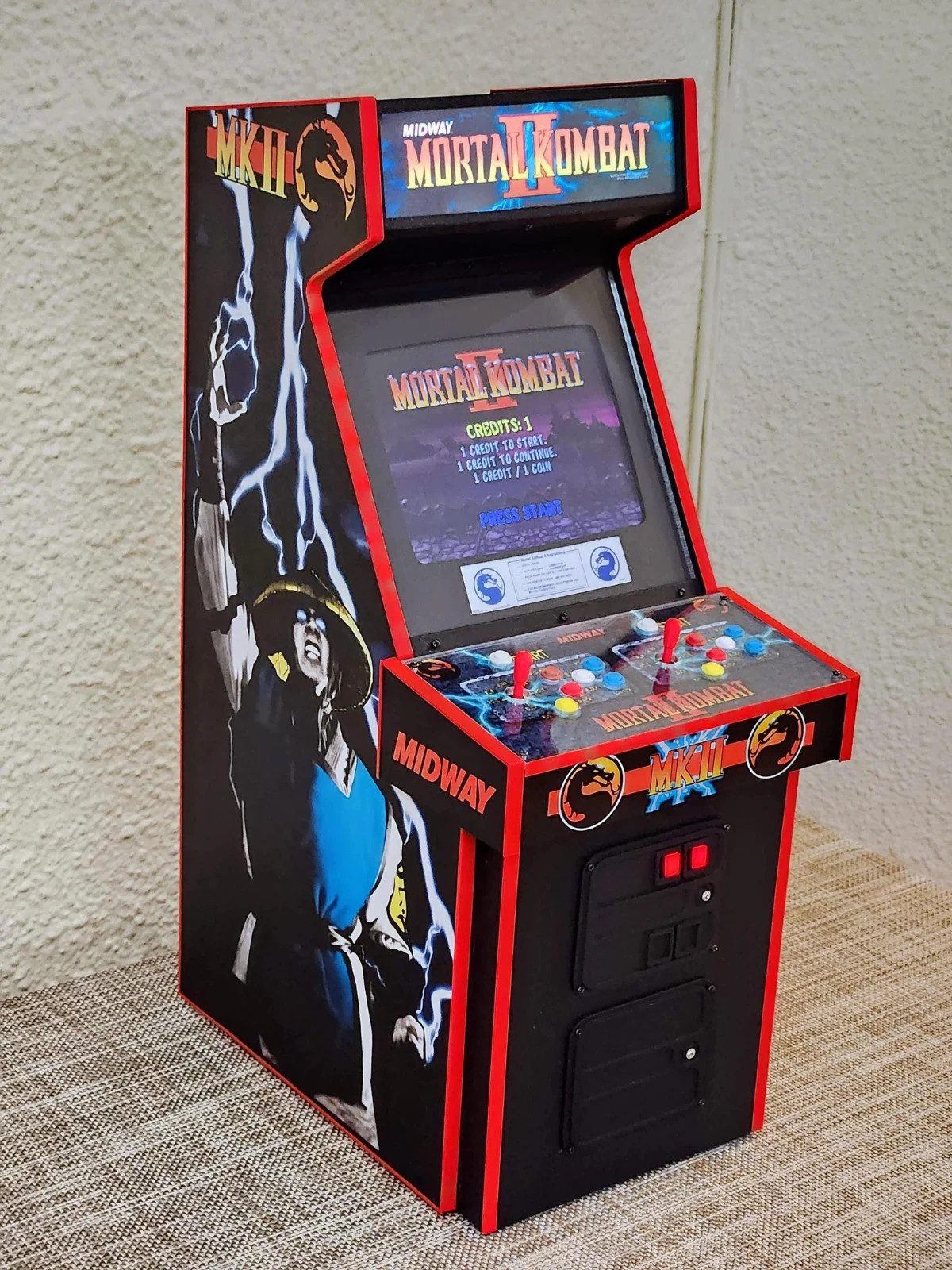 1:4 Scale Mortal Kombat II Arcade Cabinet – Playable Miniature