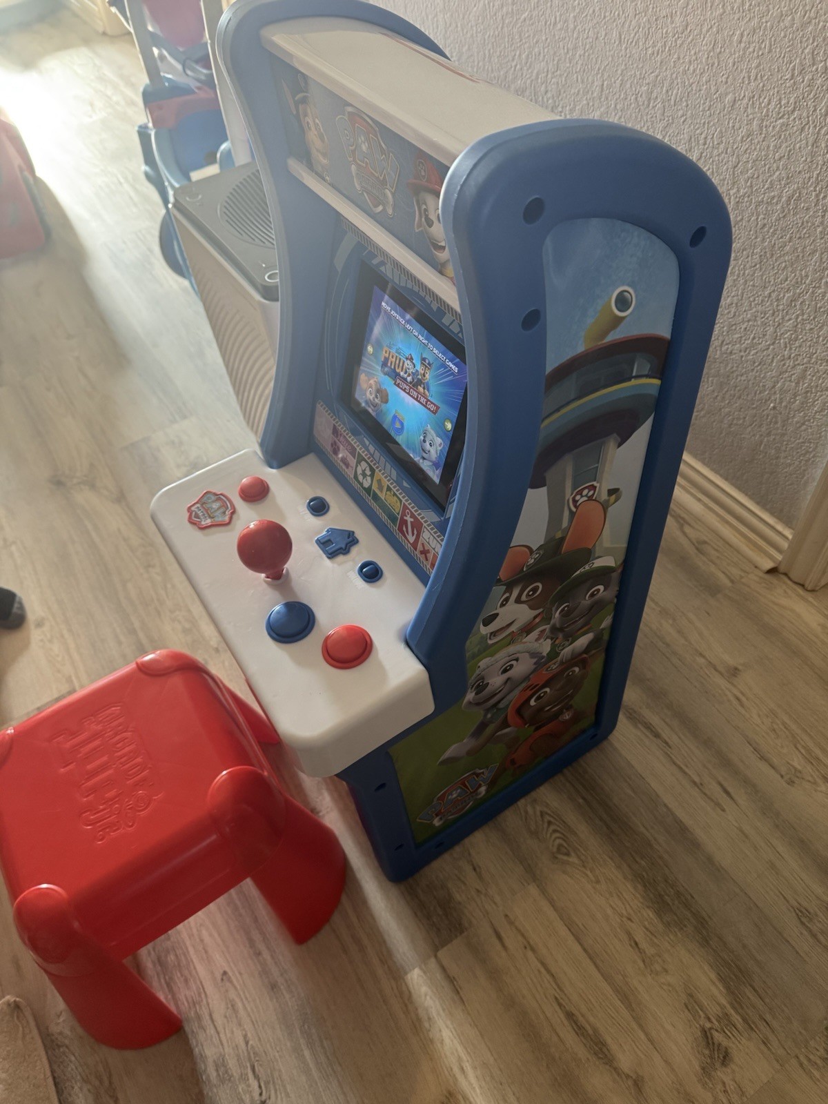 Paw Patrol 1up Arcade Game with stool