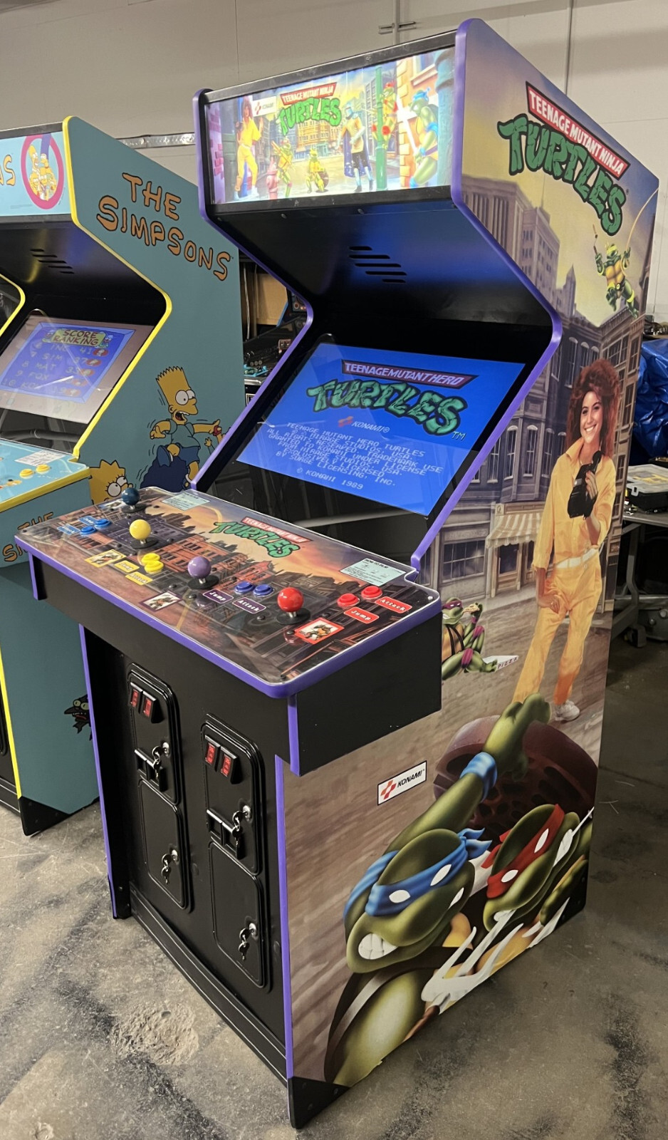 TEENAGE MUTANT NINJA TURTLES ARCADE MACHINE by KONAMI 1991