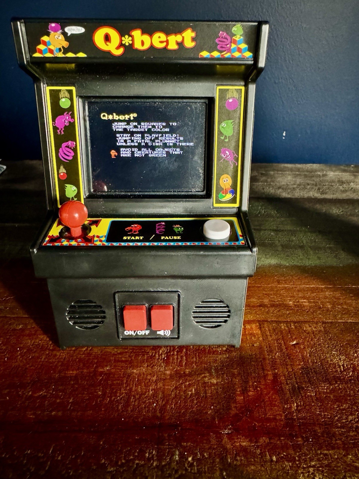 *WORKS* Basic Fun Arcade Classics Q*bert Mini Arcade Cabinet Handheld Game (9)