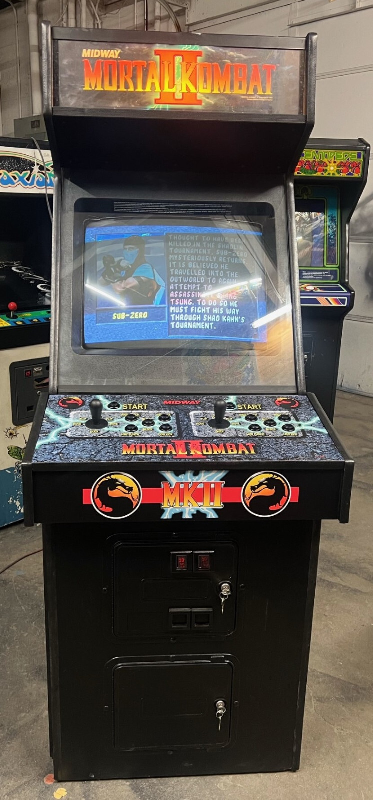 MORTAL KOMBAT II ARCADE MACHINE by MIDWAY 1993 (Excellent Condition)