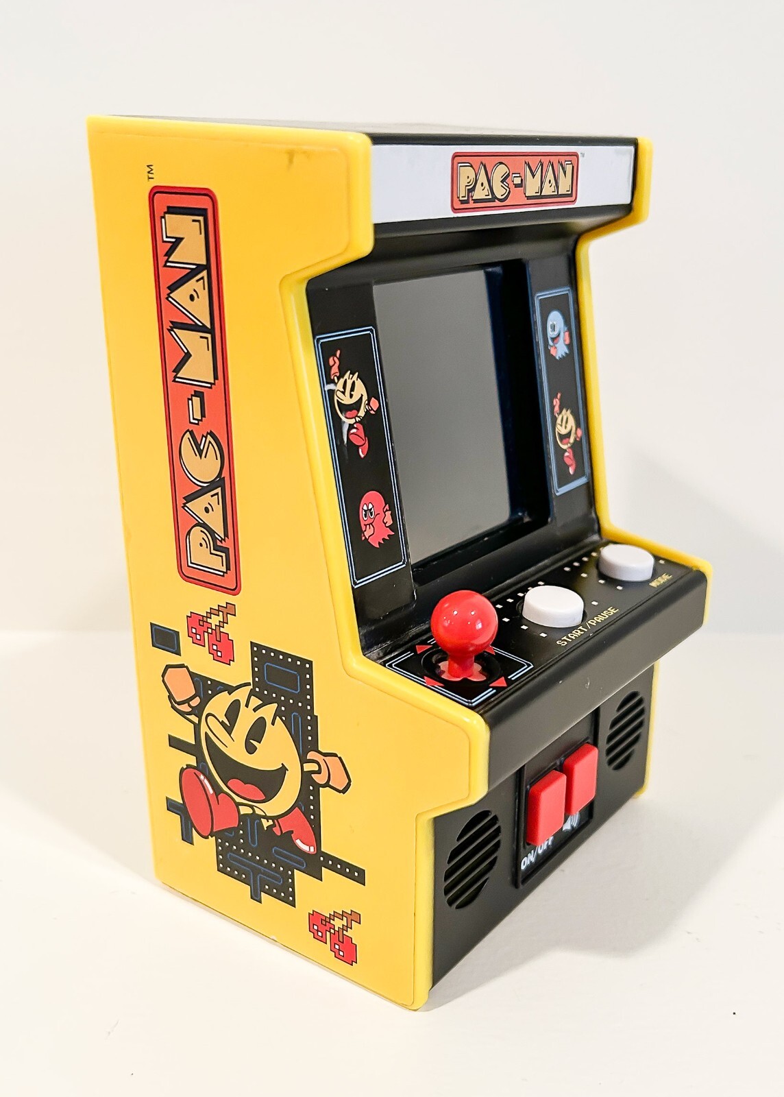 Pac-Man Mini Arcade Game Bandai Namco 09562 Miniature Pacman