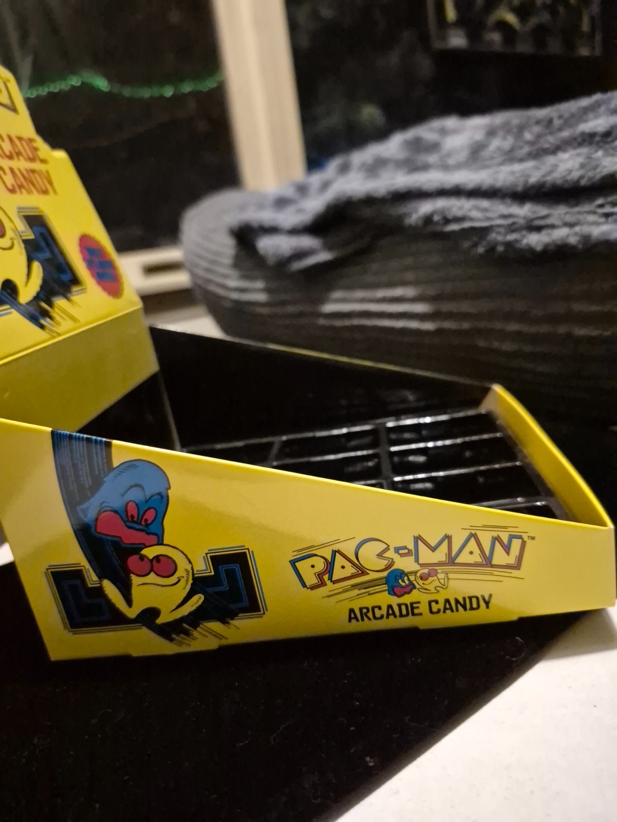 PAC-MAN ARCADE CANDY COUNTER BOX (candy not included ) exc