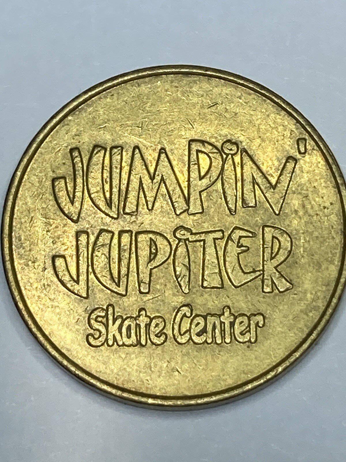 RARE JUMPIN JUPITER SKATE CENTER ARCADE TOKEN – Muskegon, MI – Obsolete (#p04)