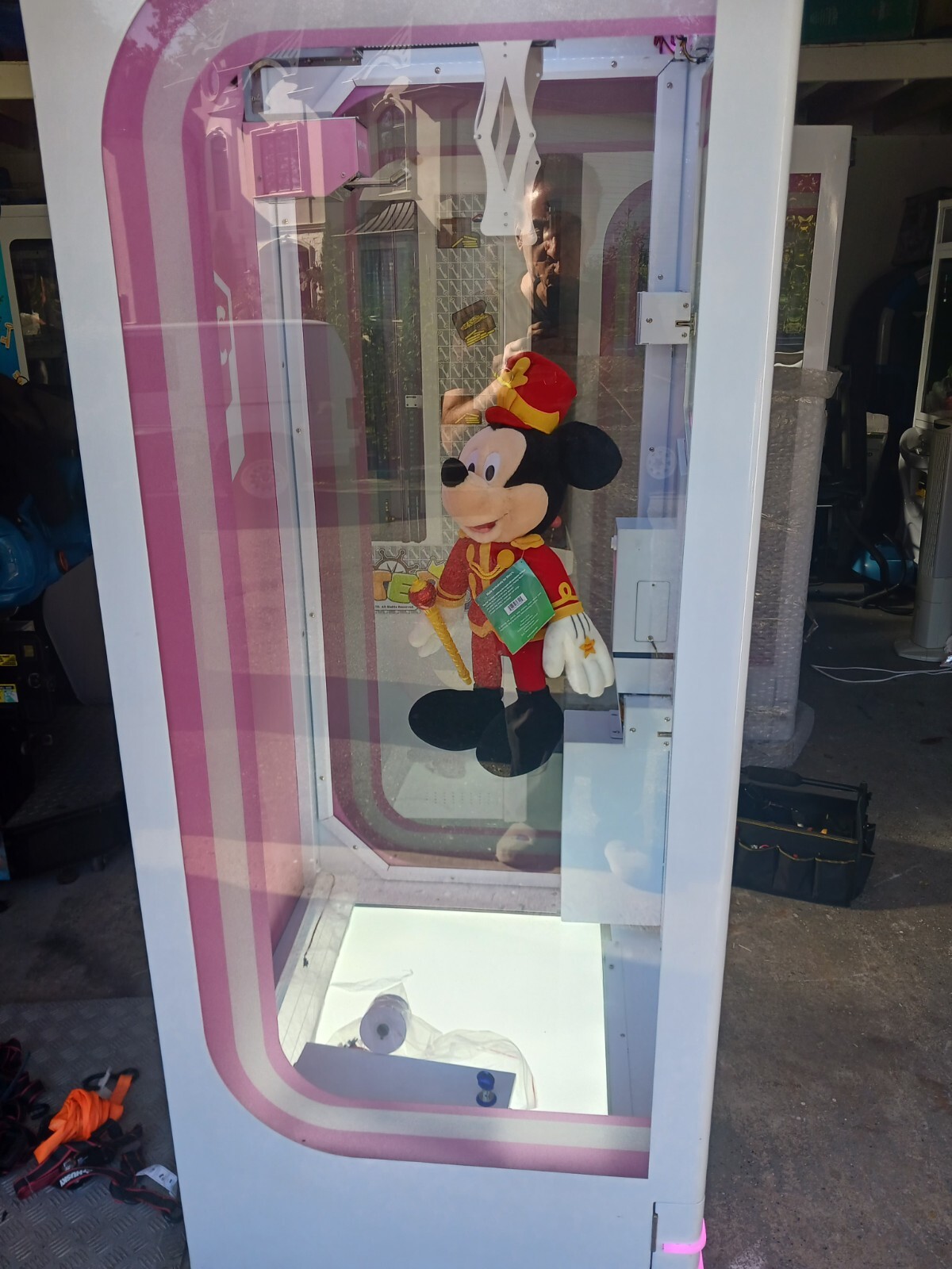 TOY PLUSH CUT TO WIN PRIZE ARCADE TOY CRANE MACHINE ( SHIPPING)