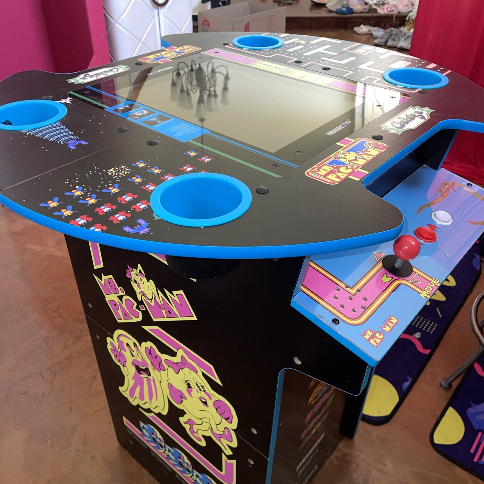 MS PACMAN PUB TABLE